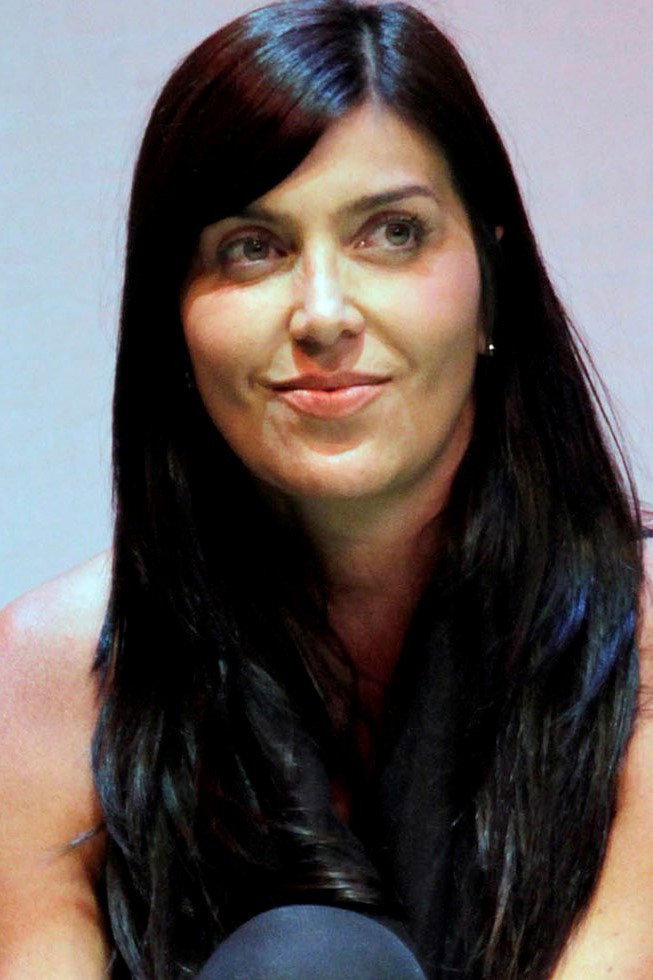 Isabella Santodomingo as Mónica in Kalibre 35