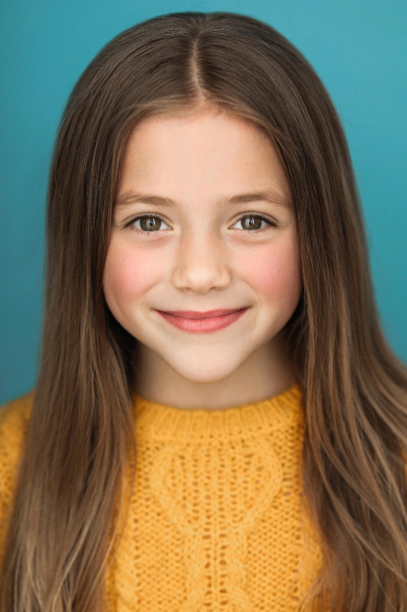 Alice Comer as Clara in Detective Knight: Redemption