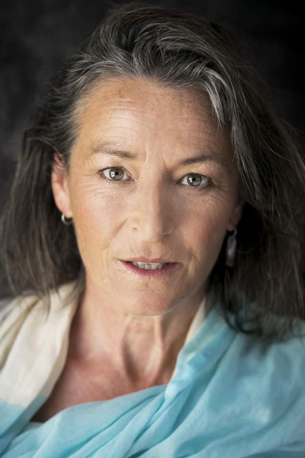Dra McKay as Lisa (Caregiver) in HOME