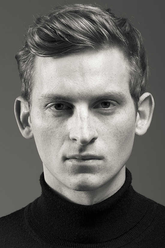 Vincent Valladon as James Wayne in Big City