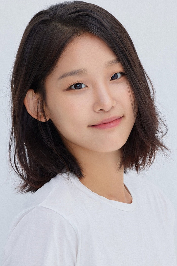 Song Yi-jae as Su-hyeon in Not Out