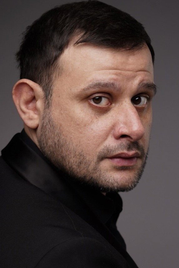 Нодари Джанелидзе as Валентин Кряквин in Убийство на троих