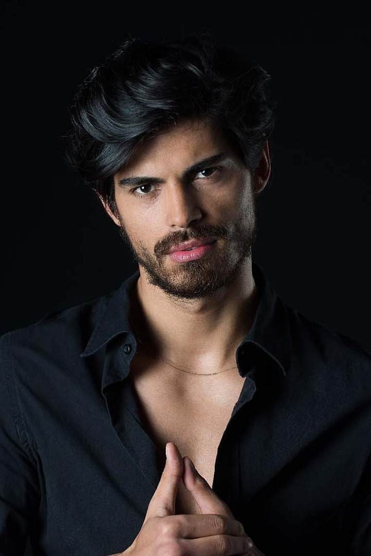 Cenay Türksever as Hakan Kocaoğlu in Beni Bırakma