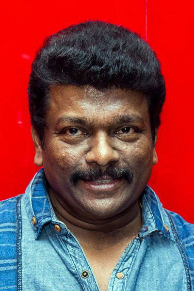R. Parthiban as Killivalavan in Naanum Rowdydhaan