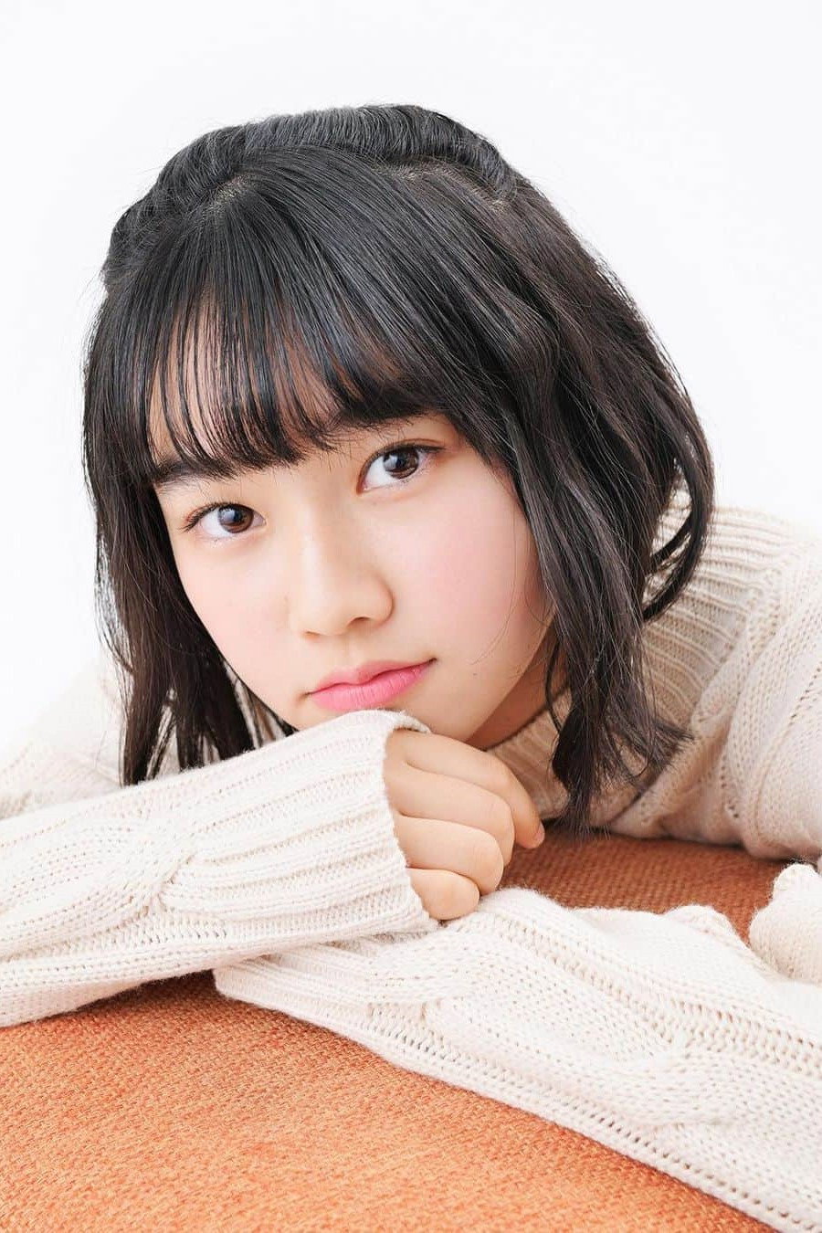 仲吉玲亜 as Miku in Swimming in a Sand Pool