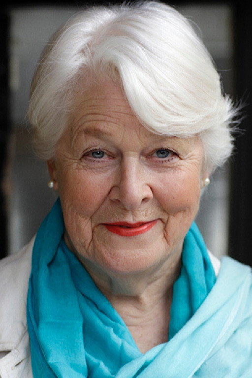 Jennie Goossens as Beryl in Blore M.P.
