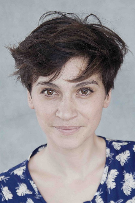 Sophie Staub as Valentine in Murder In Rochefort