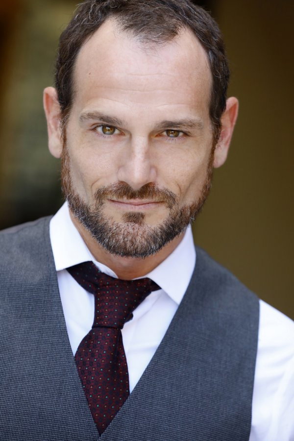 Ron Weisberg as Neil in Killer Vacation