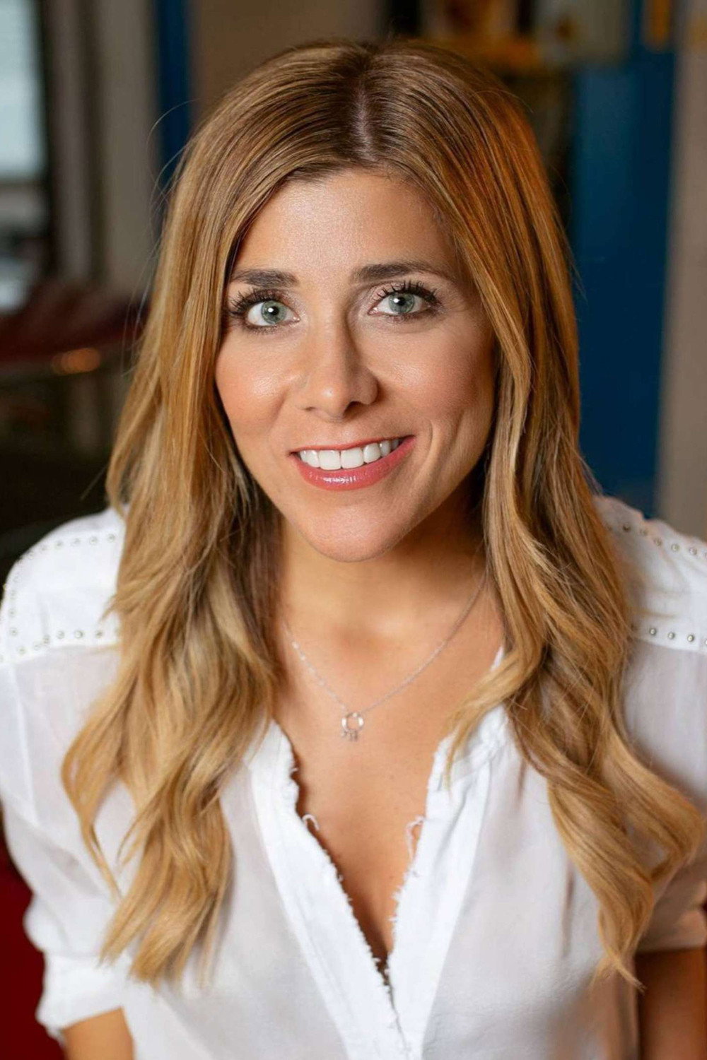 Panagiota Petridou as Self - Host in Eine Liga für sich - Buschis Sechserkette