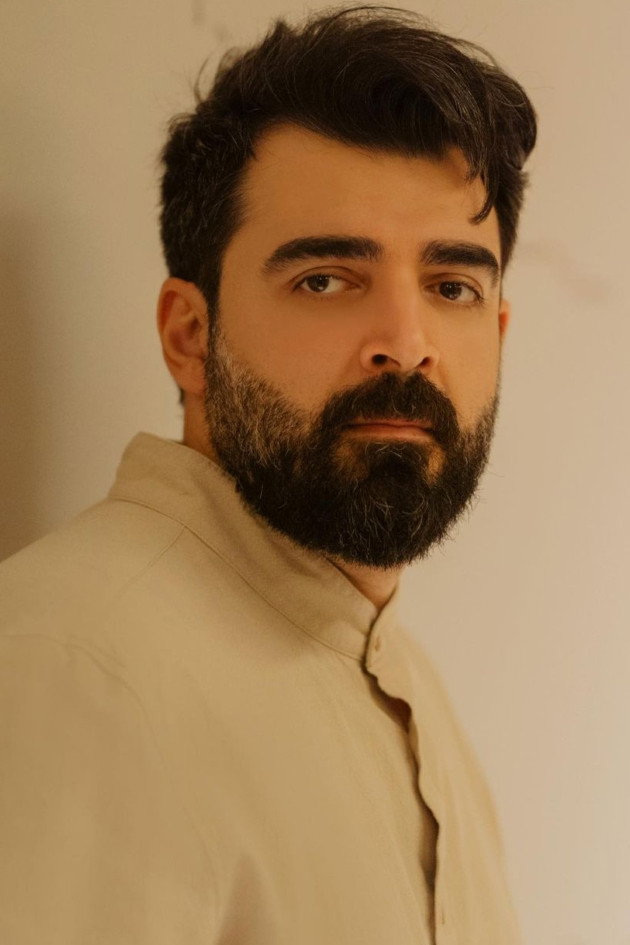 Ahmed Albasheer as Ahmed Albasheer \ Writer \ Caster in لخة