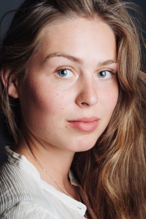 Sofie Porro as Karen Ricks in Open Seas
