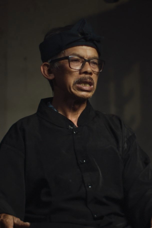 Jajang Sudrajat as Abah Jajang in Kujang Sasaka Bwaga Sunda