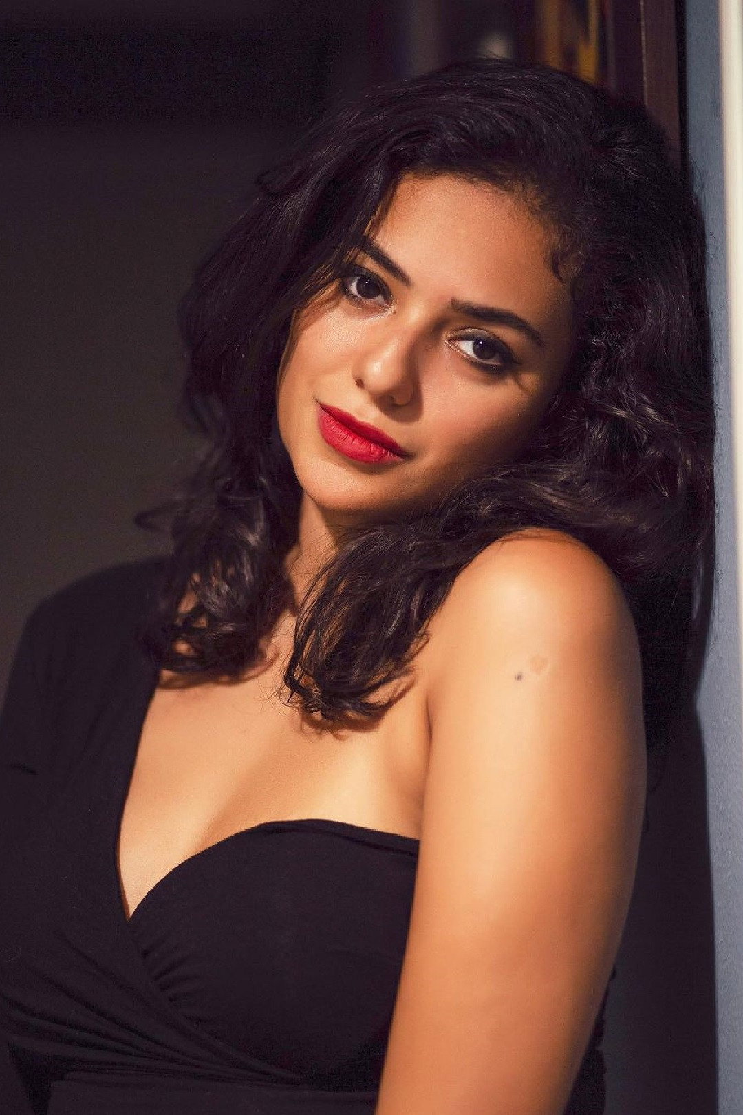 Tharaa Goubail as Nihal in Lam Shamsiya