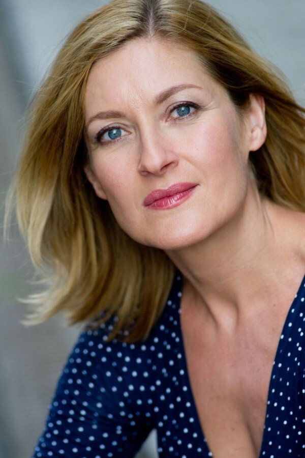 Nicola Thomas as Heike in Guppies zum Tee