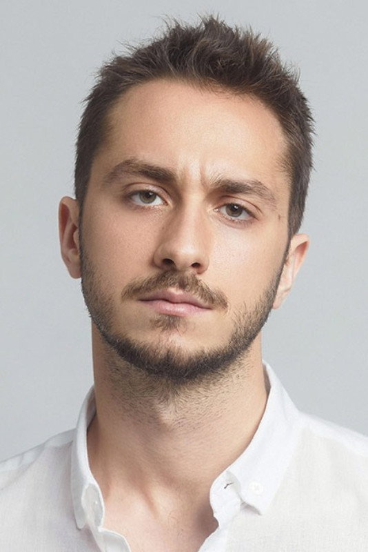 Ulvi Kahyaoğlu as Berk Yağızoğlu in Tozluyaka