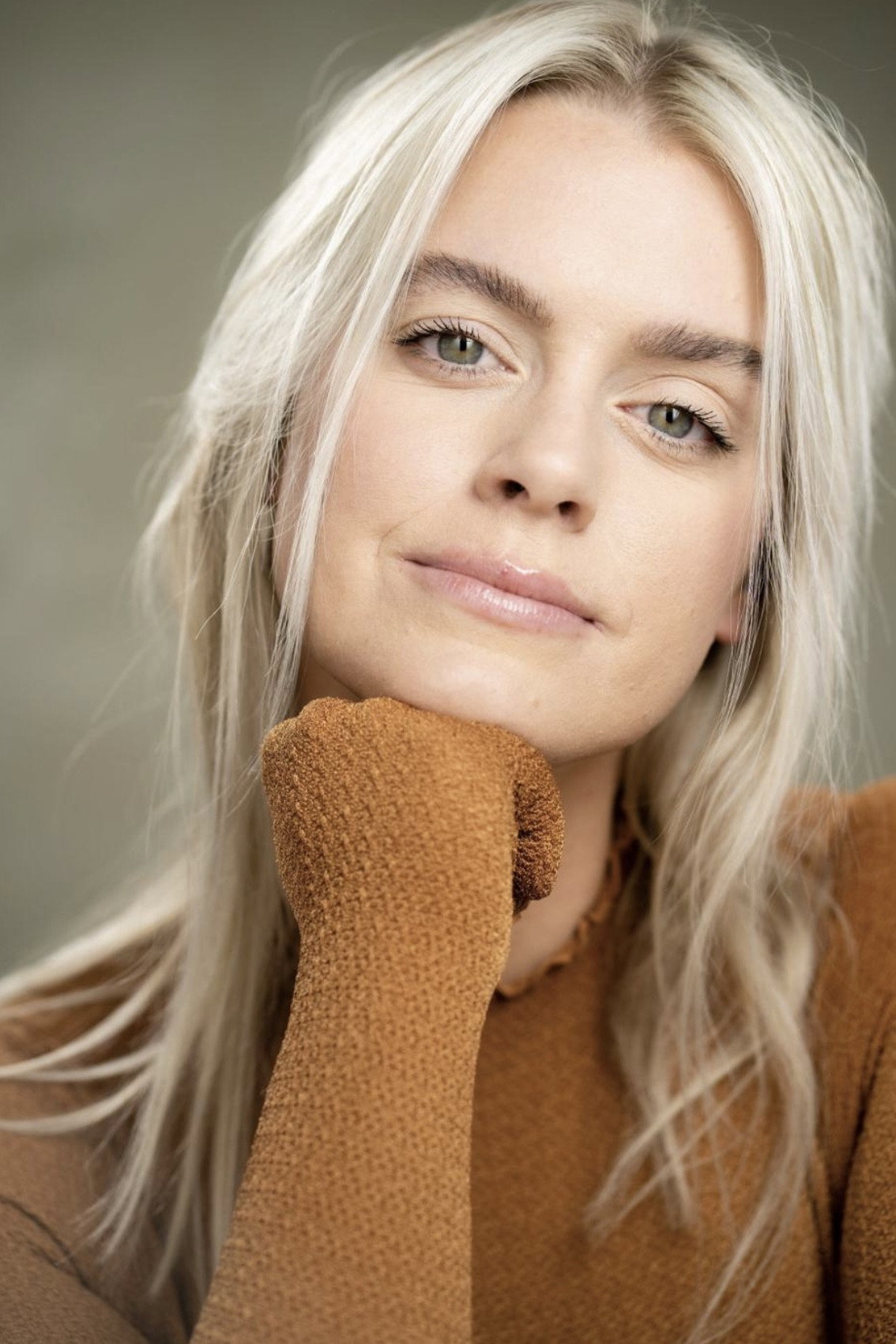 Samantha Katelyn as Jean in Watchful Eye