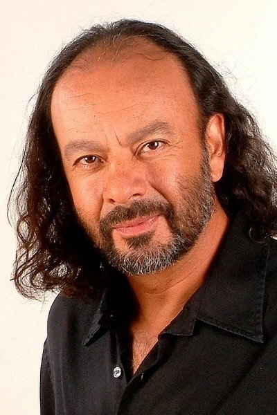 Alejandro Castillo as Javier in Mi último hombre