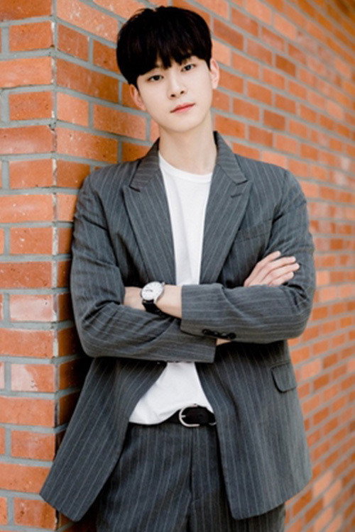 Jeong Hyo-jun as Woo Seung-bong in Single & Ready to Mingle