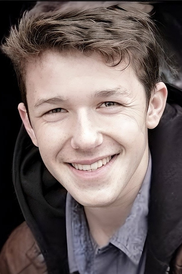 Nicolas Ballarini as Lukas in Mishka