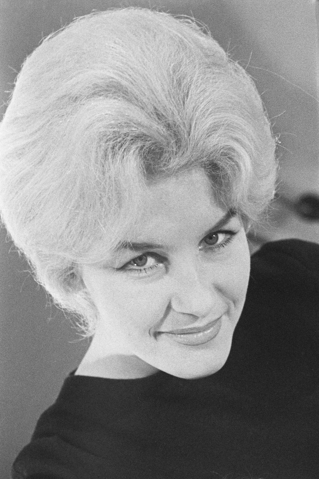 Alice Talvik as Anna Hollman in Murder on the 31st Floor