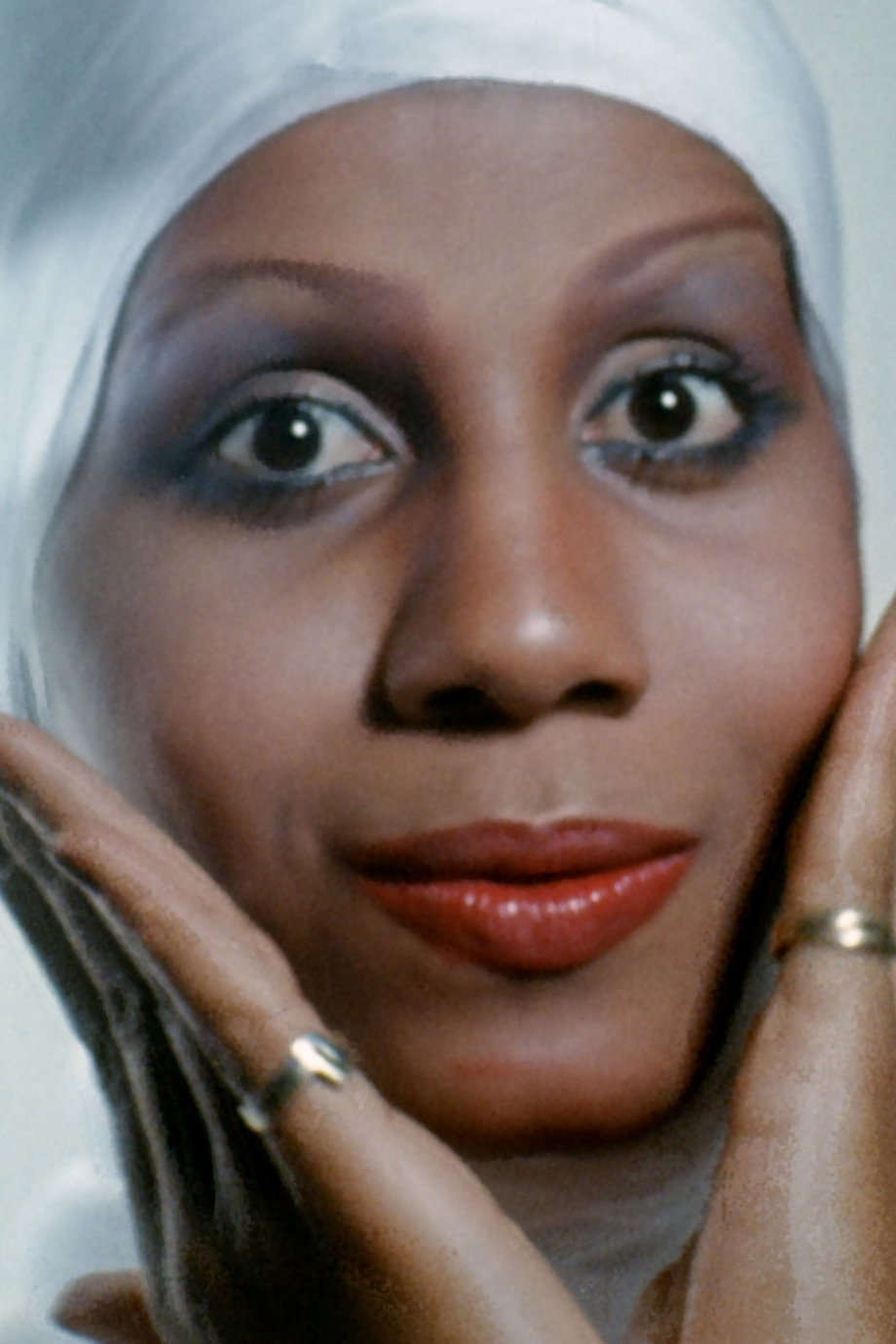 CheChe Archibald as Birdie in Love Thing