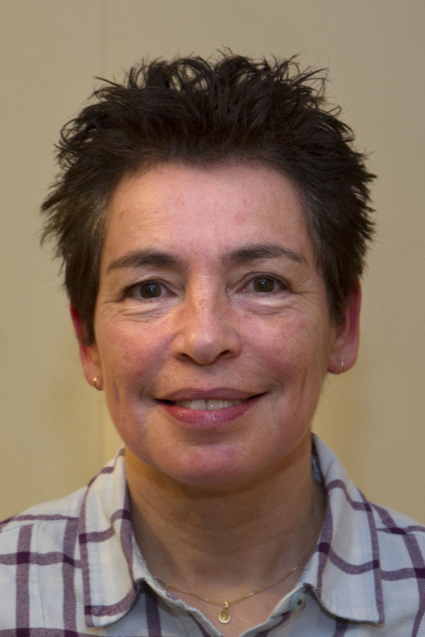 Annemarie Henselmans as Oma Pluis in Nijntje op vakantie