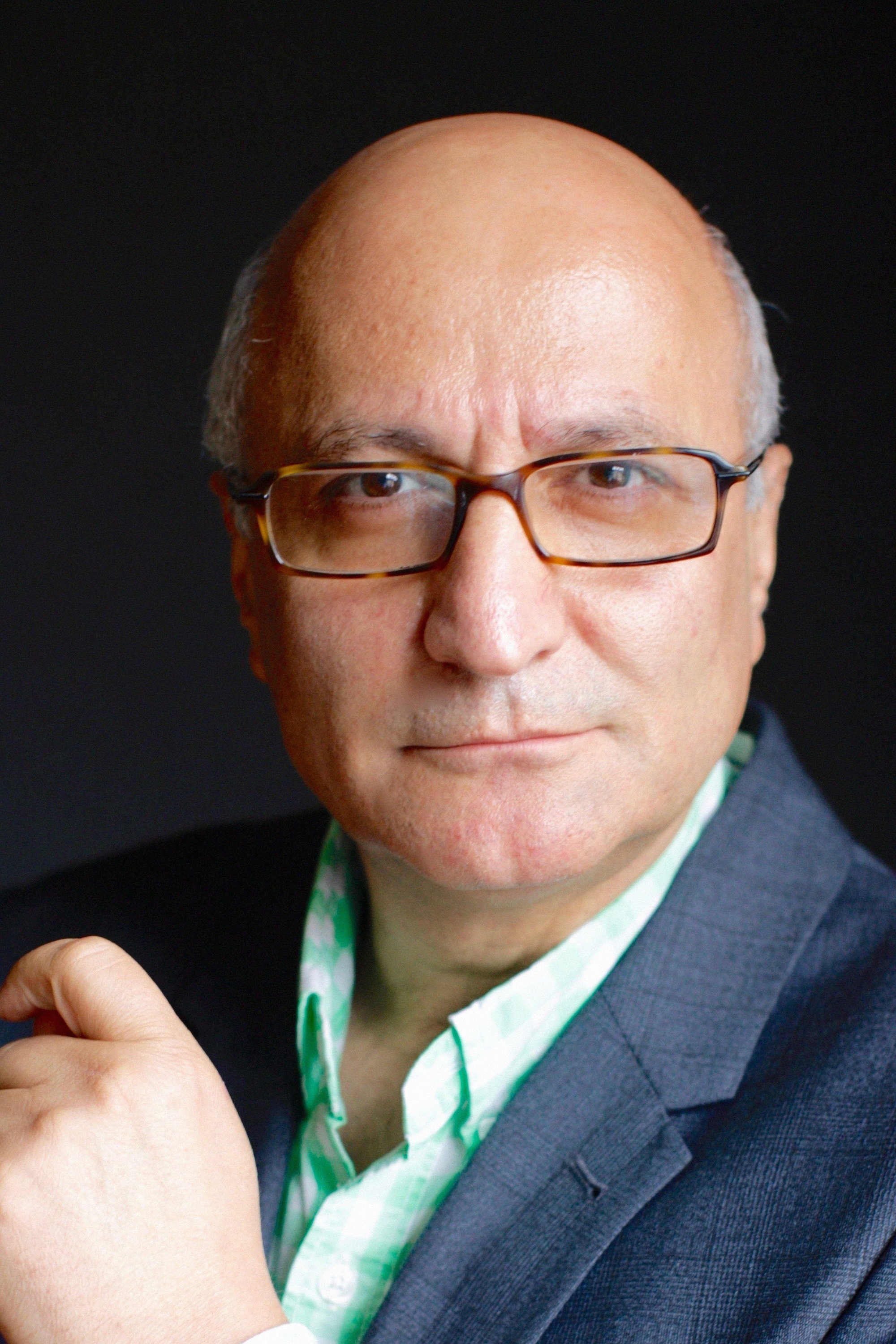 Taghi Amirani as Self - Filmmaker in Coup 53