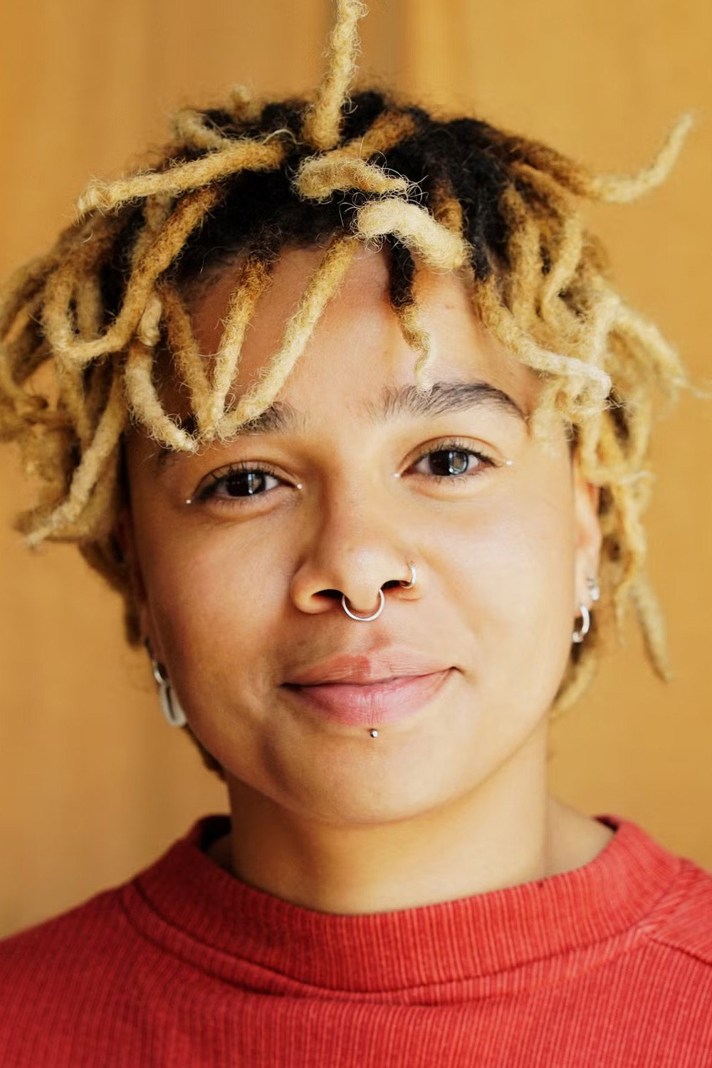 Rabea Lüthi as Sus in Clashing Differences