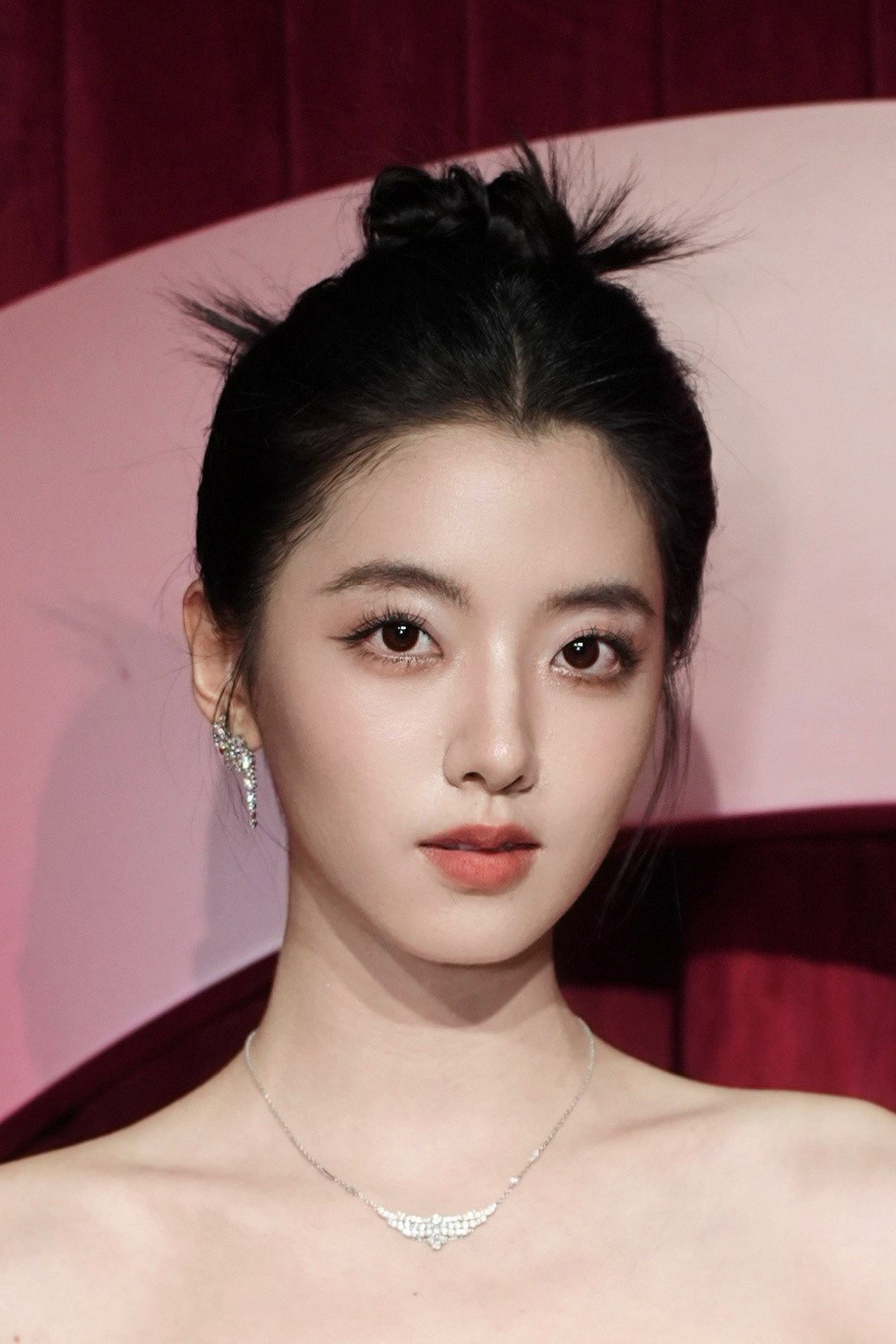 何子怡 as Qing Dai in Scent of Secrets