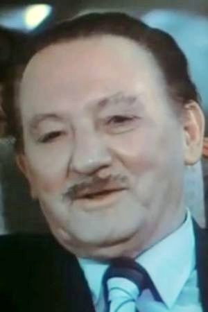 Ismail Abdel Meguid as Abdul Azim in A Deal With a Woman