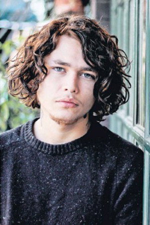 Nicolás Durán as Elías in Dead Candi