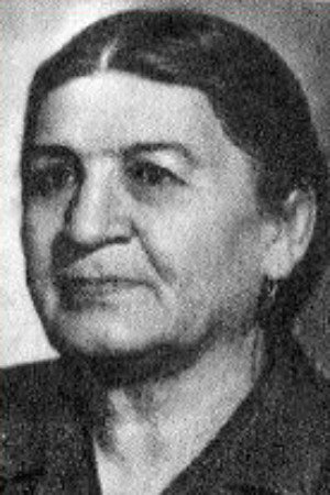 Замира Ҳидоятова as Rakhimahola in Bai and Farmhand