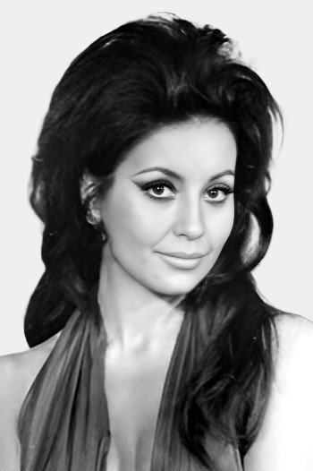 Mary Paz Pondal as Lola in Una chica casi decente