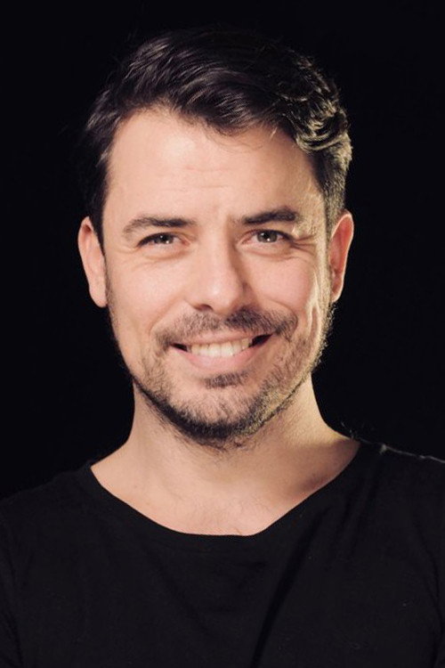 Kemal Pekser as Tarık in Süpürrr!