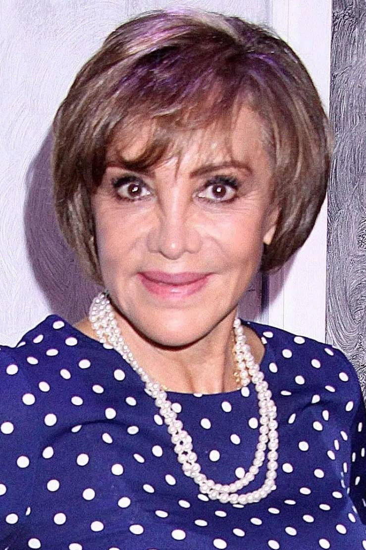 Maribel Fernández as Esposa de Carlos in Reventón en Acapulco