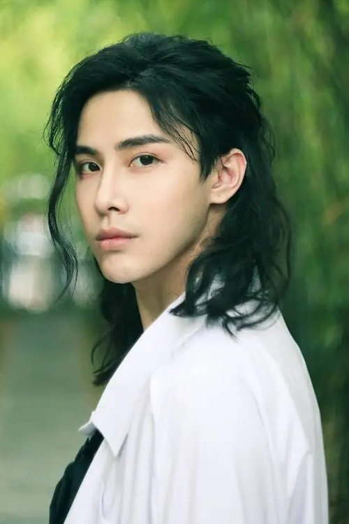 陈泫孝 as Yun Yi in My Life as a Villain Character