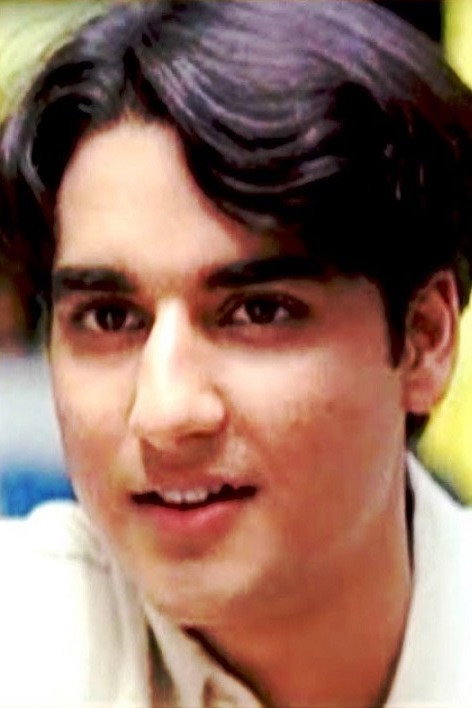 Kunal Singh as Bala in Devathayai Kanden