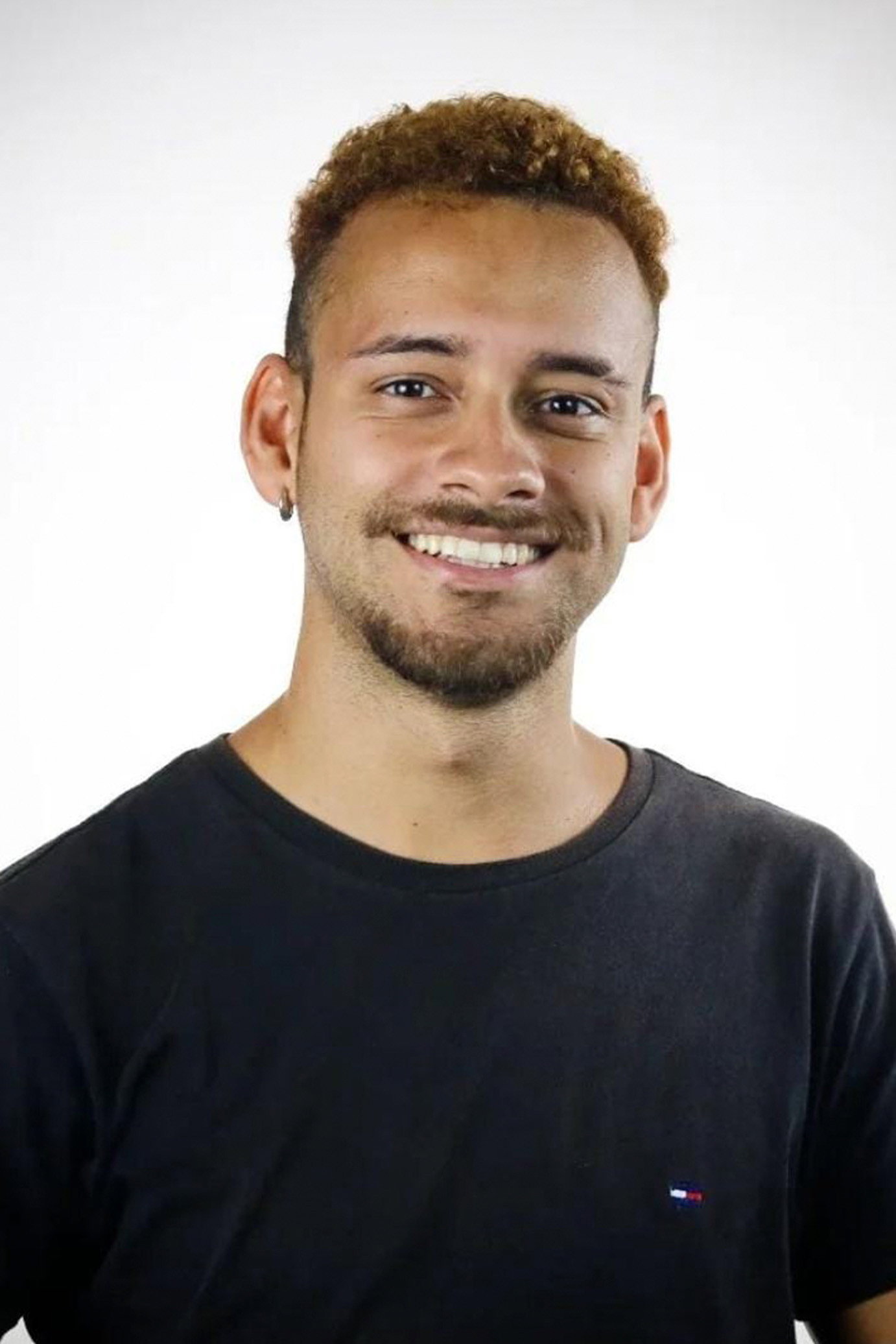 Ícaro Matheus as Caio in Até que São Pedro faça chover no meu Sertão