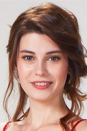 Elif Doğan as Aleyna Erdemli in Rich and Poor