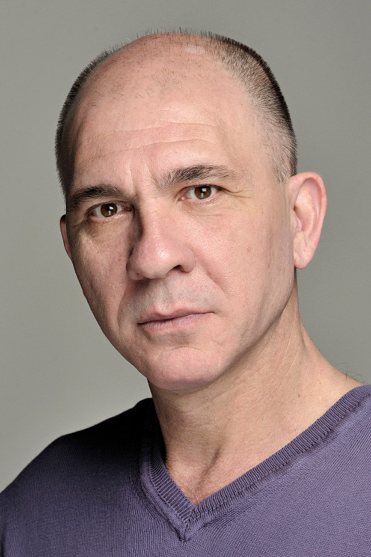 Darío Grandinetti as Martín Romero in Honor