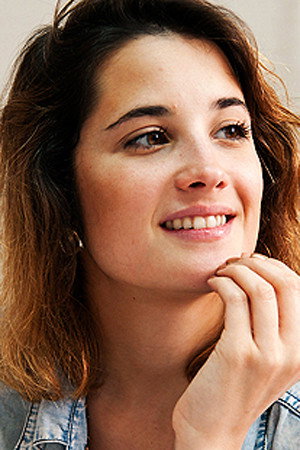 Florencia Torrente as Ana Molina in Argentine Soldier Only Known by God