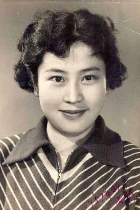 安琪 as 黑妮 in Locust Tree Village