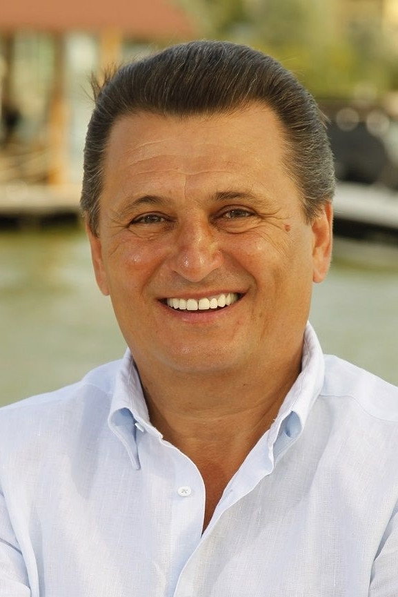 Marin Barbu as Self in Poftiti pe la noi