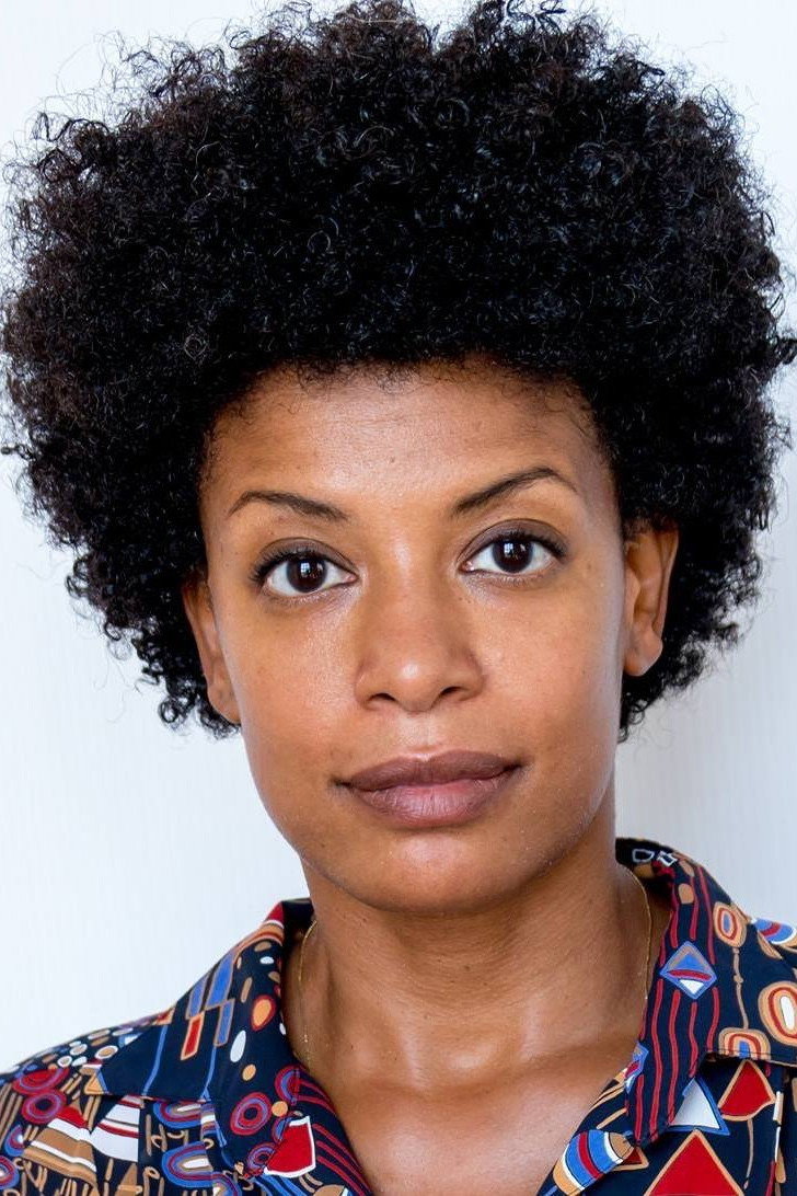 Thalma de Freitas as Ana Candelária in Place to Place