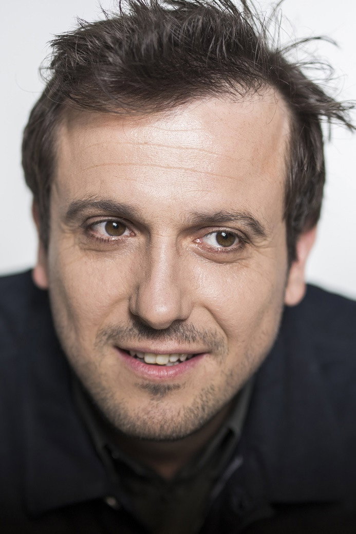 Mészáros Béla as Kovács Miklós in Mintaapák