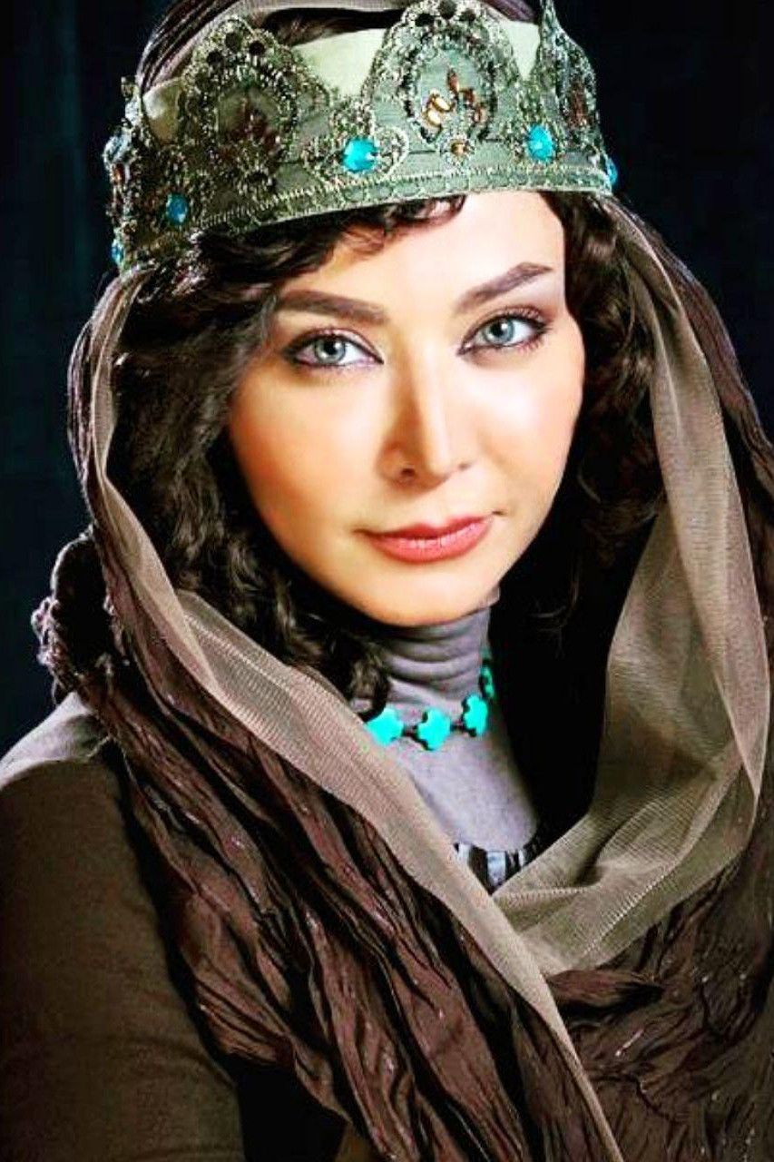 Faghiheh Soltani as Leila Mashreghi in Pink