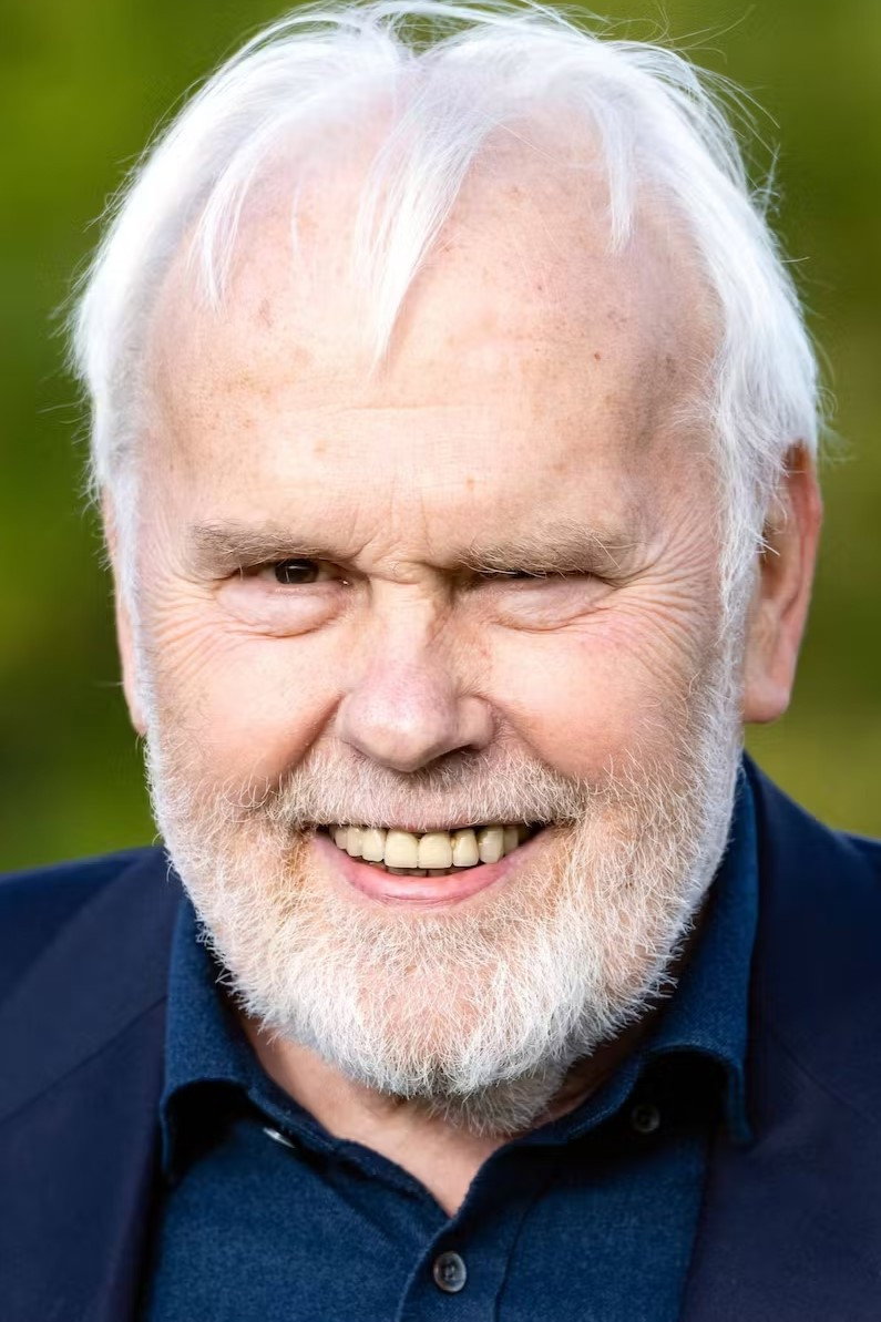 Gunther Emmerlich as Self - Host in Die Krone der Volksmusik