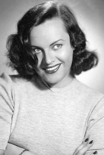 Elli Parvo as Erika in L'allegro fantasma
