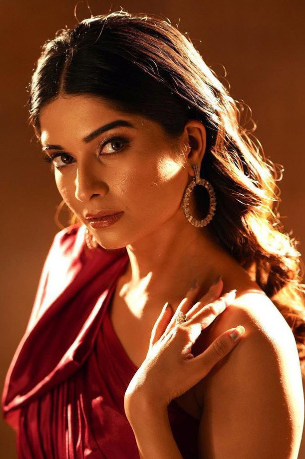 Bhavika Sharma as Constable Santosh Sharma in Maddam Sir