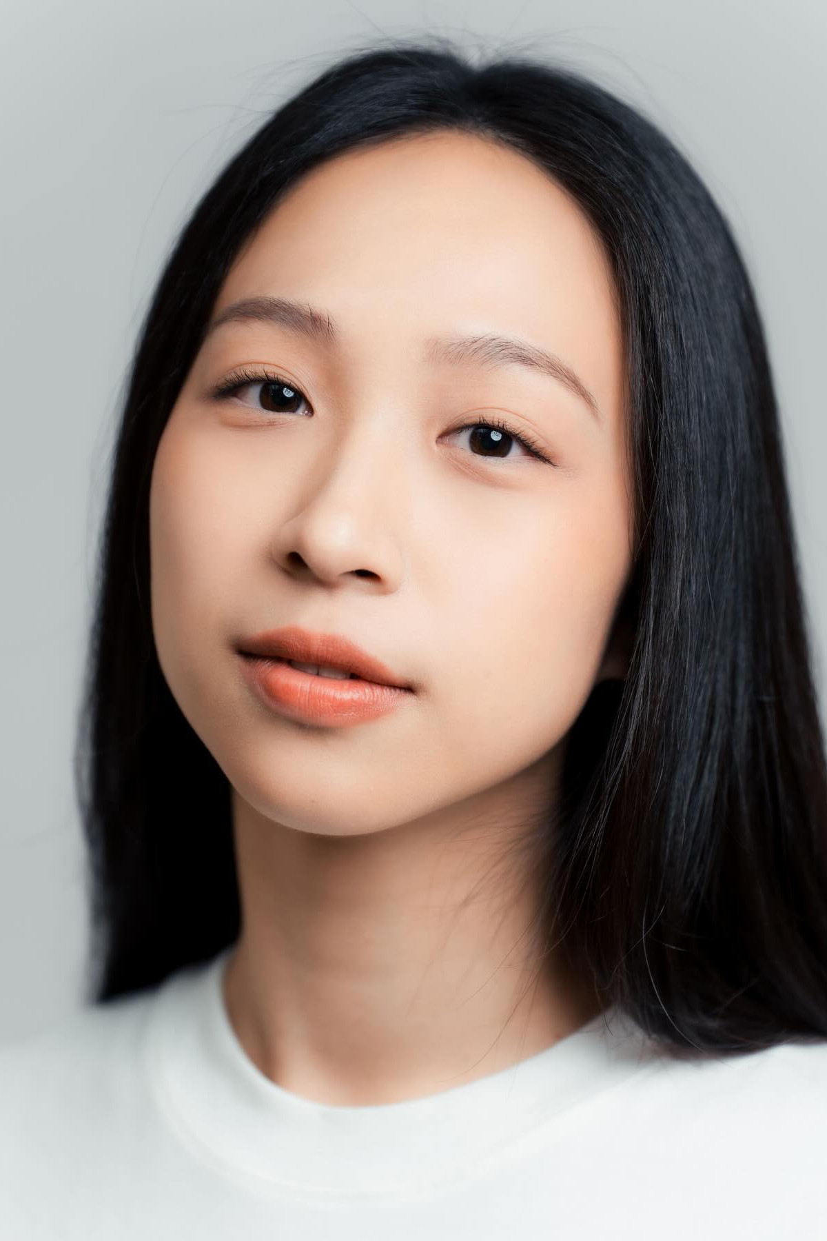 Satine Hsieh as Jhuang Wun Chi in The Dress